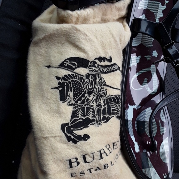 Burberry Thong Sandals - Picture 3 of 4